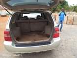 A picture of Toyota Highlander is available with good condition engine and gear