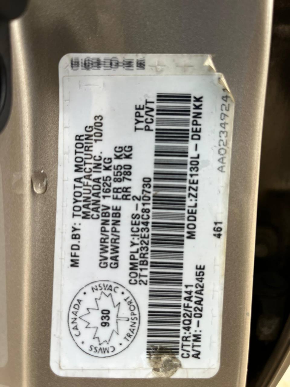 A picture of 2004 TOYOTA COROLLA LE