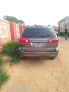 A picture of I have dis Toyota sienna in enugu going for 1