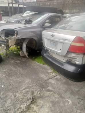 A picture of This motor is 23piecs for sale 15 has engine 8