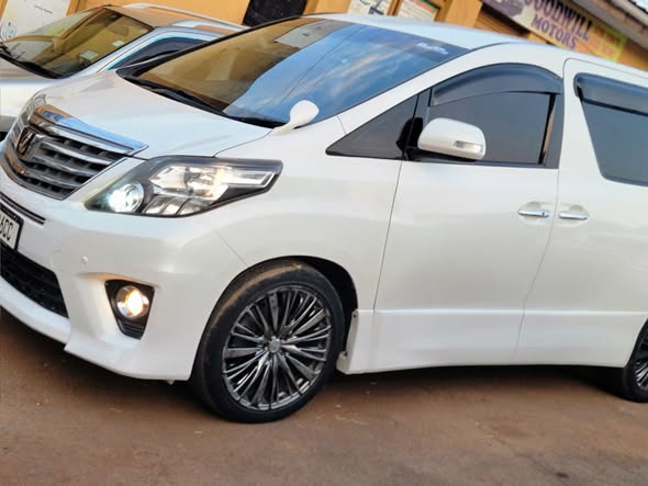 A picture of Toyota alphard 2012