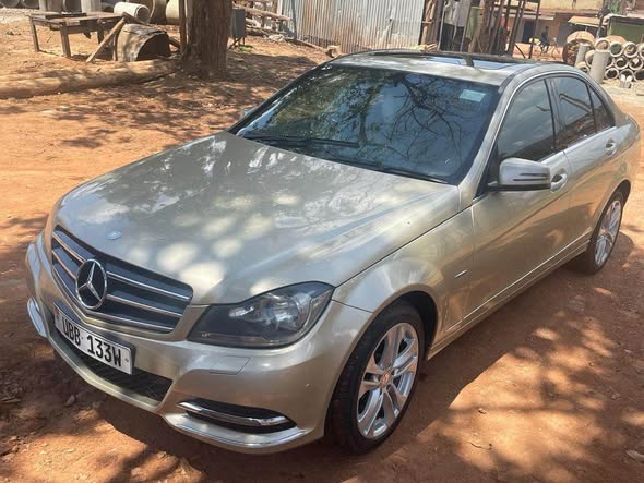 A picture of MERCEDES BENZ C200