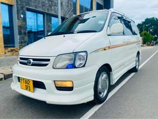 A picture of TOYOTA NOAH SR 40