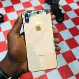 A picture of iPhone x max Spare Inawaka kioo kimevuja 35000 0788053103