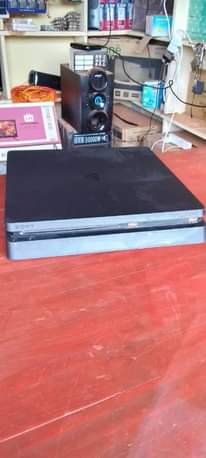 A picture of PS 4 SLIM