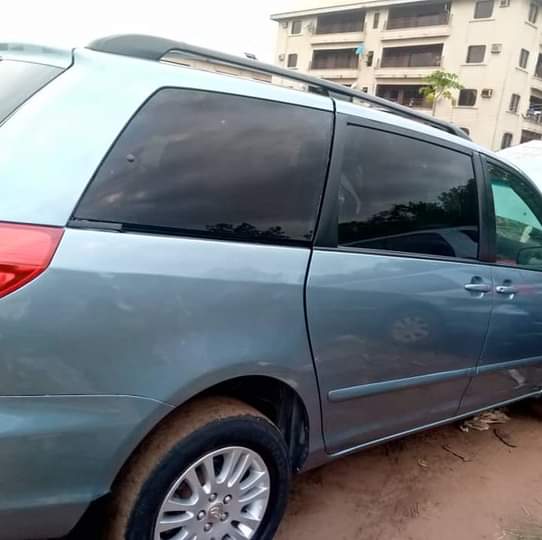 A picture of Toyota sienna 2006 model