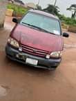 A picture of 2001 Toyota Siena first