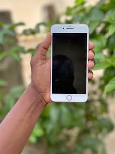 A picture of I phone 7 Gb 128 Haina kipengere Bei 140000 Nipigie