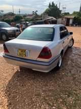 A picture of Mercedes Benz c200