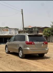 A picture of 2006 Toyota Sienna
