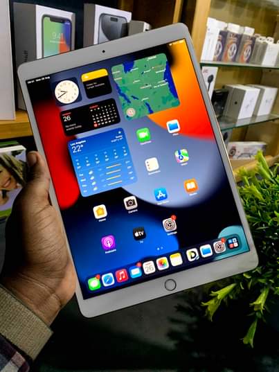A picture of iPad pro 10.5 512gb