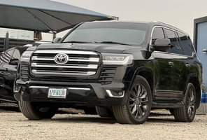 A picture of  TOYOTA LAND CRUISER VXR Super Fullest Option Model 2016