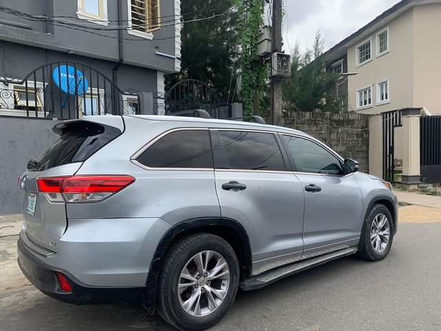 A picture of 2015 Toyota Highlander xle limited edition pure first body fullest