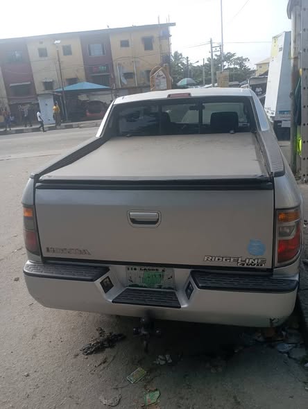 A picture of Honda Ridgeline 09