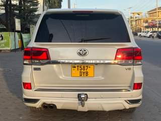 A picture of TOYOTA LANDCRUISER ZX V8 GOOD NEW FOR SELL 120M SO