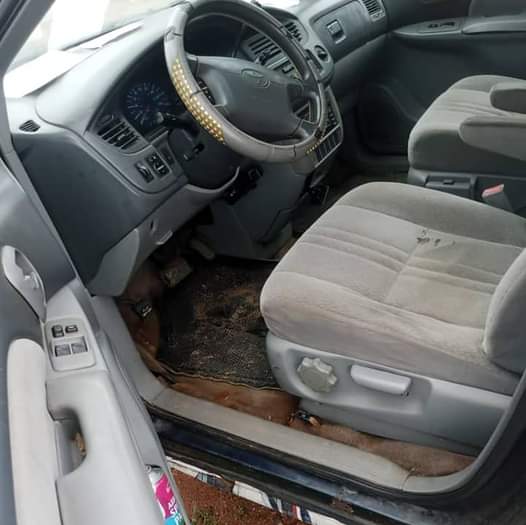 A picture of Barely used Tokunbo standard 2002 Toyota sienna Engine gear and