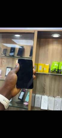 A picture of iPhone X 64Gb 100 battery