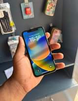A picture of IPHONE X 64GB CLEAN SANAAA NO FACE