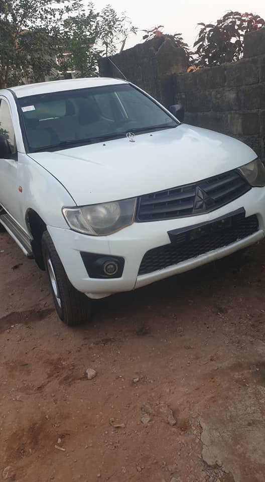 A picture of MISTBUSHI L200 4 BY 4