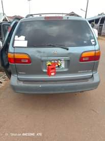A picture of Toyota Sienna accident free