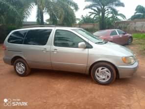 A picture of Neatly used Toyota sienna 2002 model 1 9m Engine and