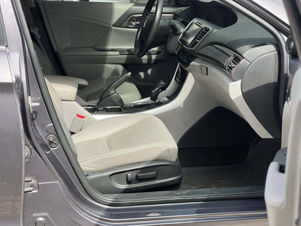 A picture of HONDA ACCORD 2017