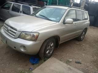 A picture of 3 ROWS TOYOTA HIGHLANDER 2006 2 3M 08026843626