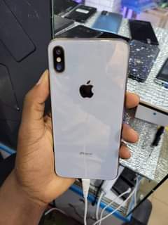 A picture of IPhone XS Max 64gb at 780k Face ID