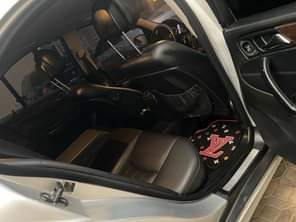 A picture of Belgium standard Mercedes Benz c350 2005 2006 model with Chilling