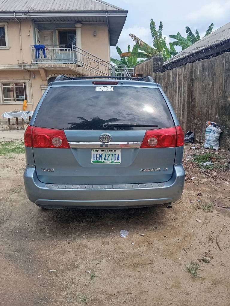 A picture of Toyota Sienna 2007