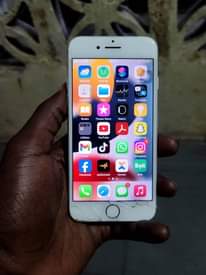 A picture of iPhone 7 Plain 128gb bei 140 000 0655695769 Homebutton haifanyi