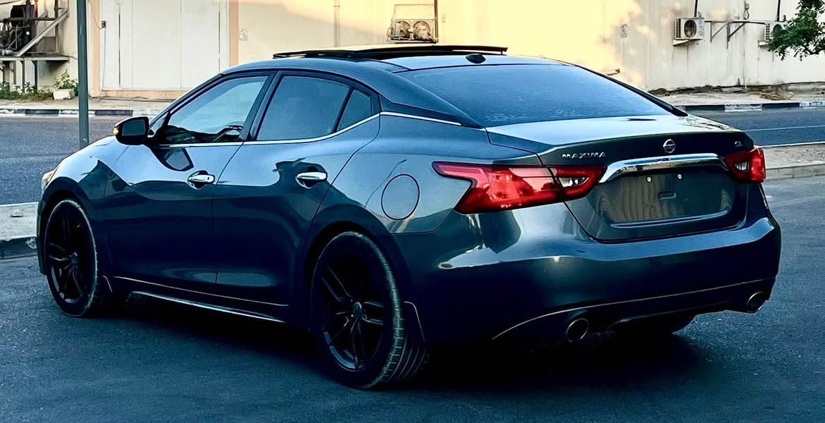 A picture of 2017 Nissan maxima platinum