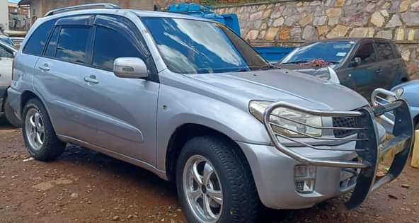 A picture of TOYOTA RAV4 UBB MODEL 2004 QUICK MONEY NEEDED 19.5M No