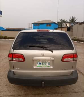 A picture of DANNY YUNG Smarts Autos Neat Toyota Sienna 02 Very Sound
