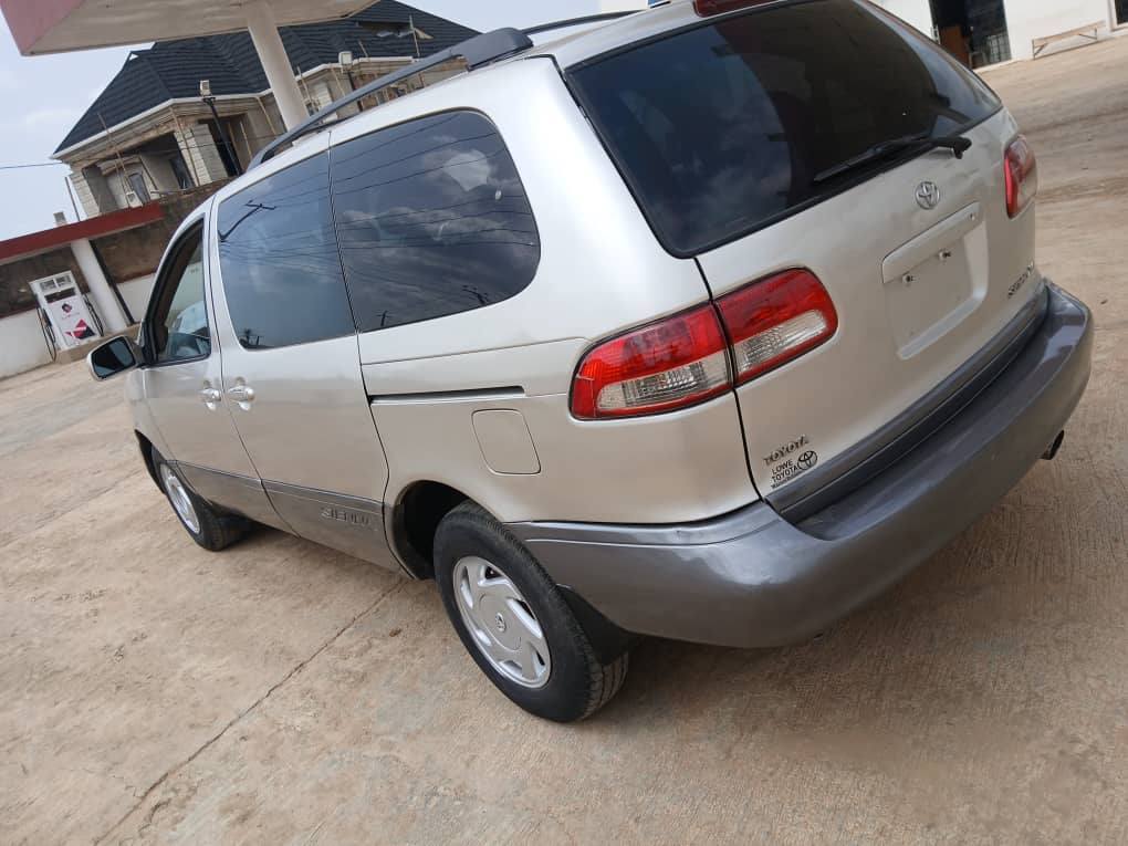 A picture of Toyota Sienna 2002 model Firstbody with CATALYST