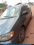 A picture of Toyota sienna baked 2002