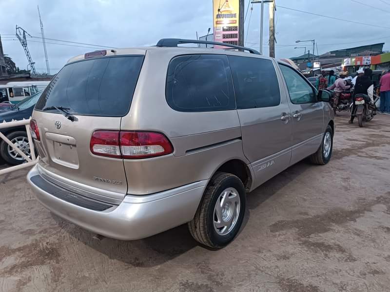 A picture of Registered sienna just like tokunbo everything working fine going for