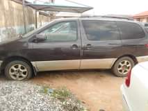 A picture of Awoof Toyota sienna 2002 model