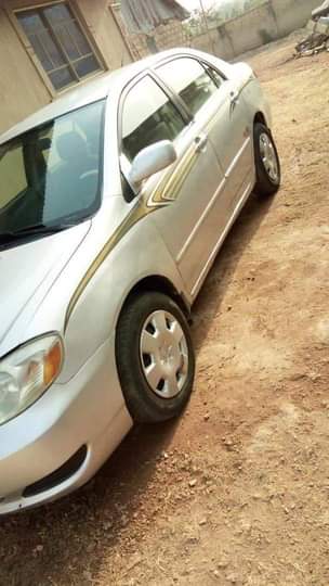 A picture of Toyota corolla 2004