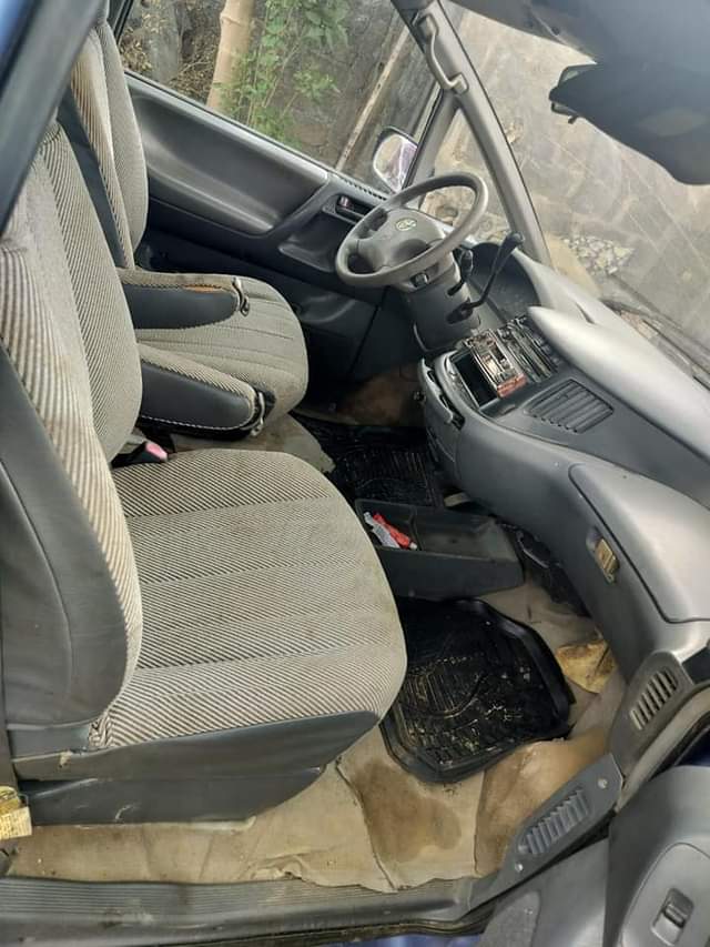 A picture of 1st body 99 Toyota previa auto with back axle shaft