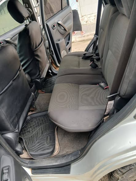 A picture of TOYOTA RAVA 4