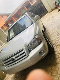 A picture of Register 3 seaters Toyota Highlander