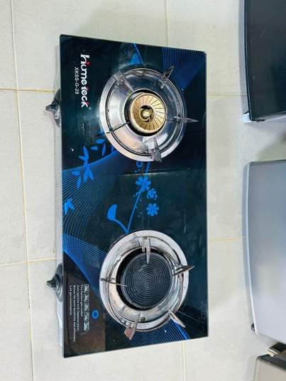 A picture of majiko ya gas ya kioo plate2 used.45 000 kila moja