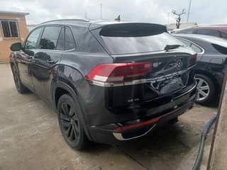 A picture of Volkswagen Atlas Cross Sport Se 2020 Black 3.6L 6