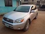 A picture of Toyota RAV4 2008