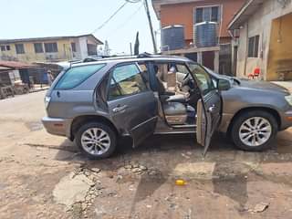 A picture of Lexus RX 300