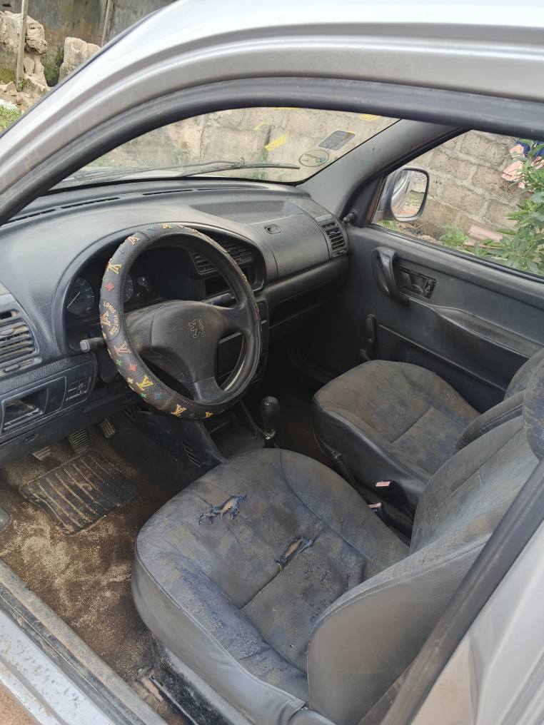 A picture of peugeot partner