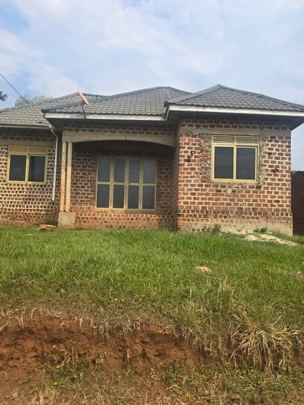 A picture of Kitende buswa Entebbe Rd house on quick sale at 37m