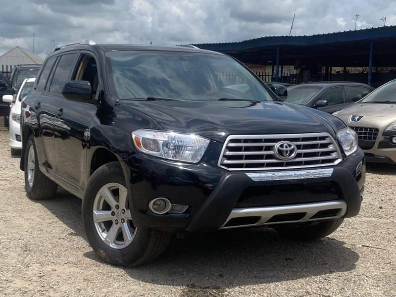 A picture of QUICK SALE An Extremely Clean Used Toyota Higlander 2009 model