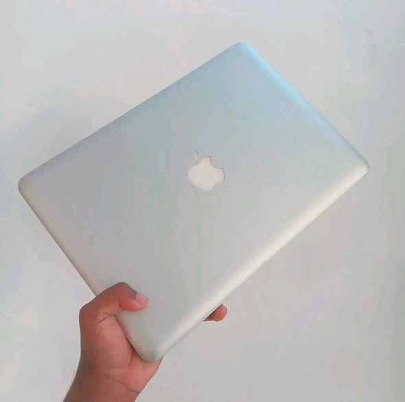 A picture of MacBook Pro 13 INAFAA KWA MATUMIZI YA GAMING GRAPHICS DESIGNING